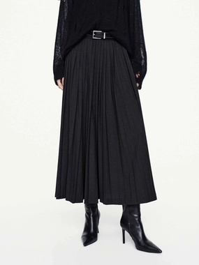 Flowy Pleated Midi Skirt Street Style yoga session