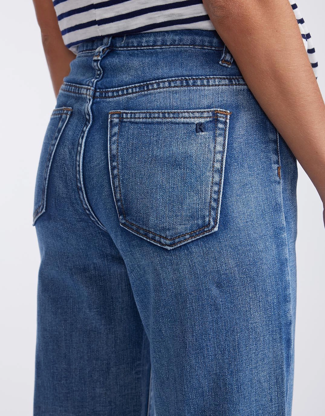 Freya Jeans - Waterfall Travel Outfit Evening Stroll Minimalist