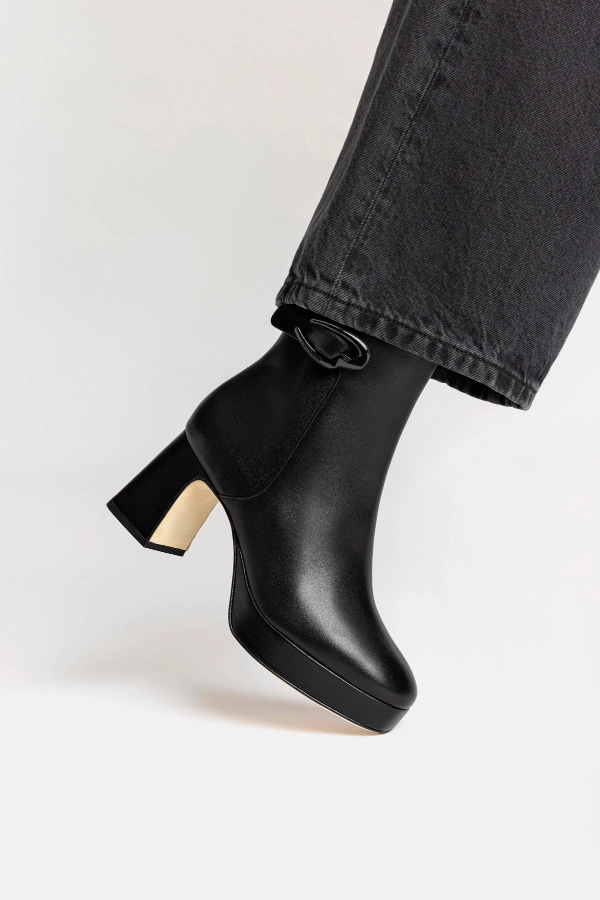 Dolly Verona Low Boot In Black Leather Minimal Look