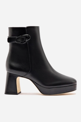 Dolly Verona Low Boot In Black Leather Versatile Traction Pattern Outdoor Mission