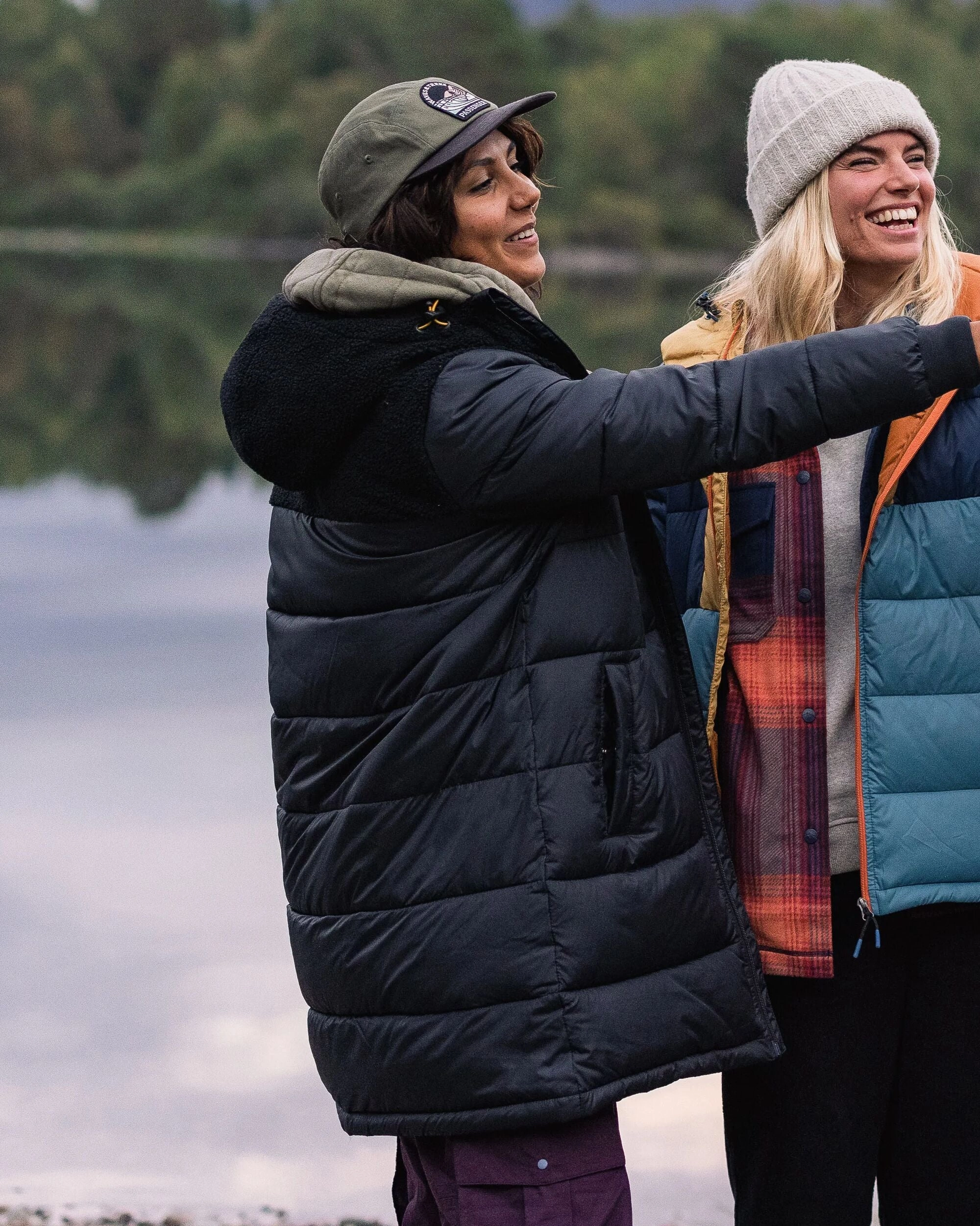 Elowen Hooded Recycled Insulated Jacket - Black QuickAccess Pockets Basic Essential Layer
