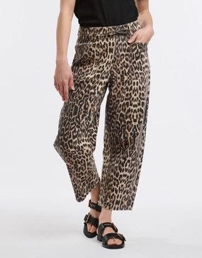 Leo Barrel Jeans - Leopard Print Traveler Gear Brunch Outfit Casual Friday