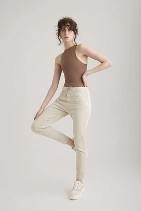 AllDayCompression Low Profile Mila  Slim Jogger Pant - Sand - Inseam 27" L01