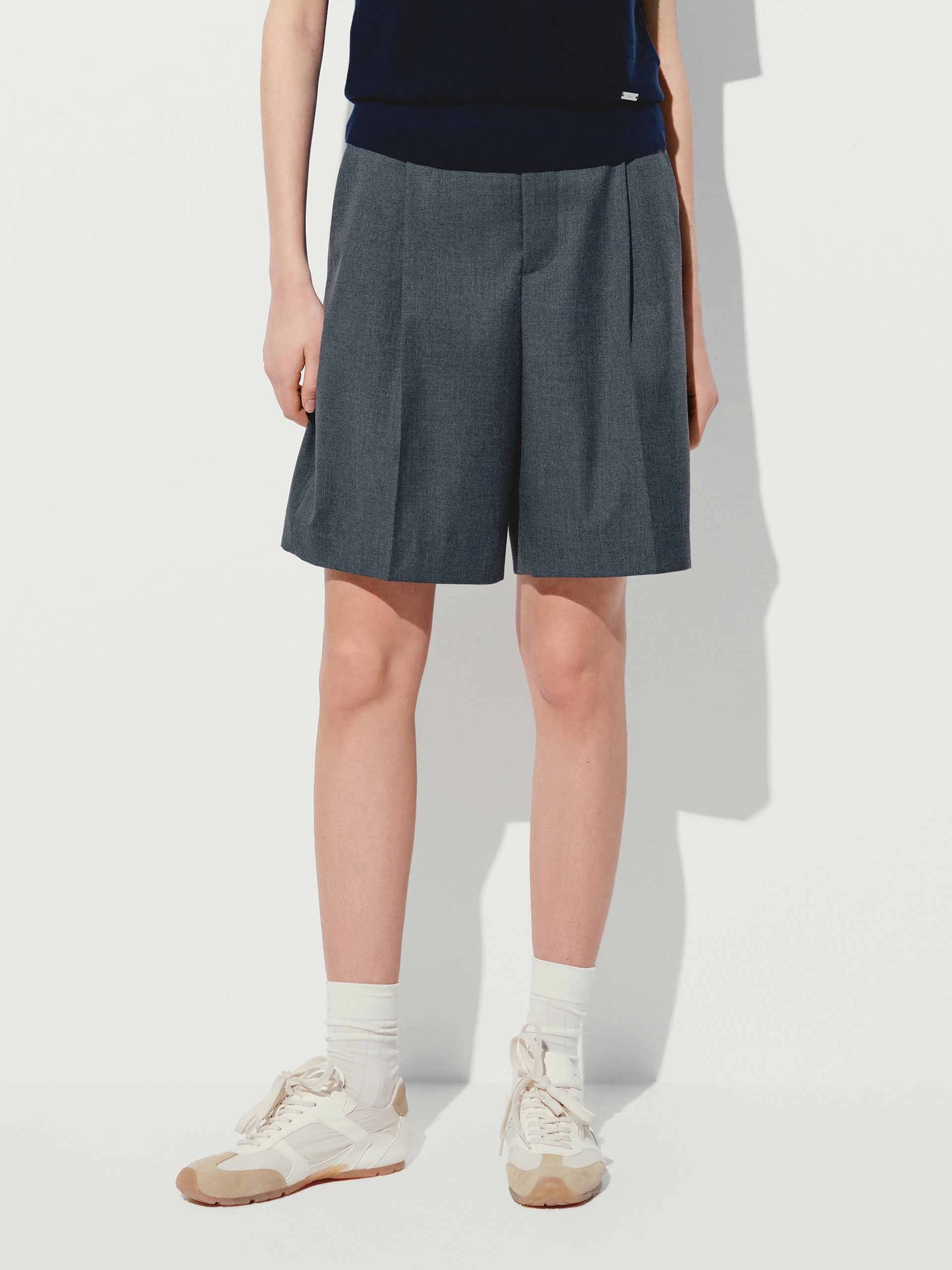 Wide-leg cut Tailored Bermuda Shorts