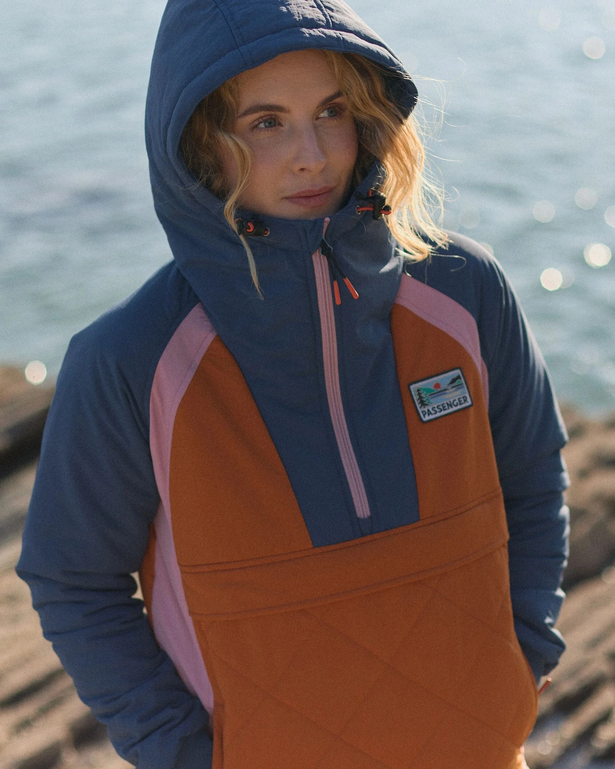 Ocean Recycled Insulated Anorak - Dark Denim/Sunset Orange Ventilated Back