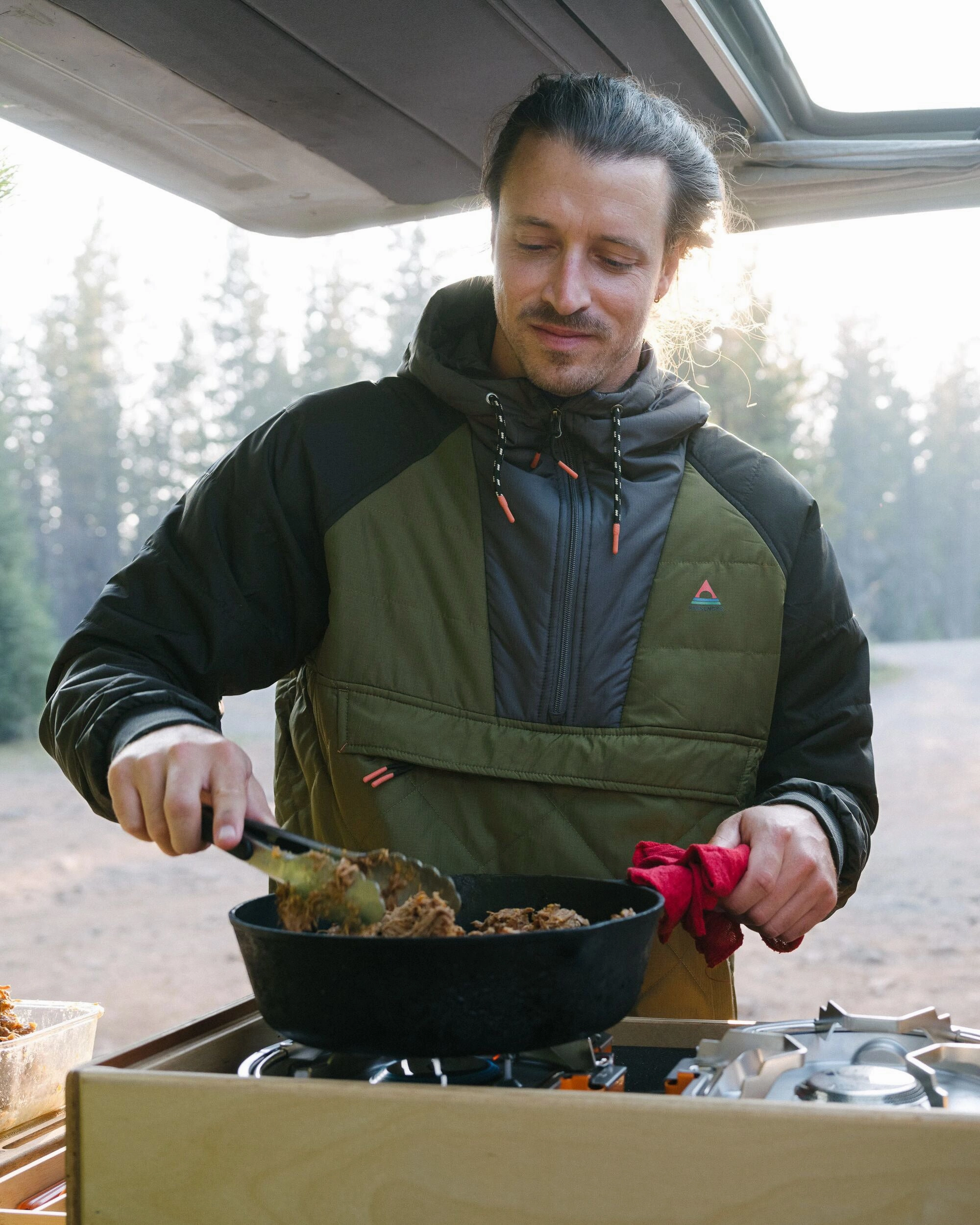 NonRestrictive Movement Design Oceanic Recycled Insulated Anorak - Black/Khaki