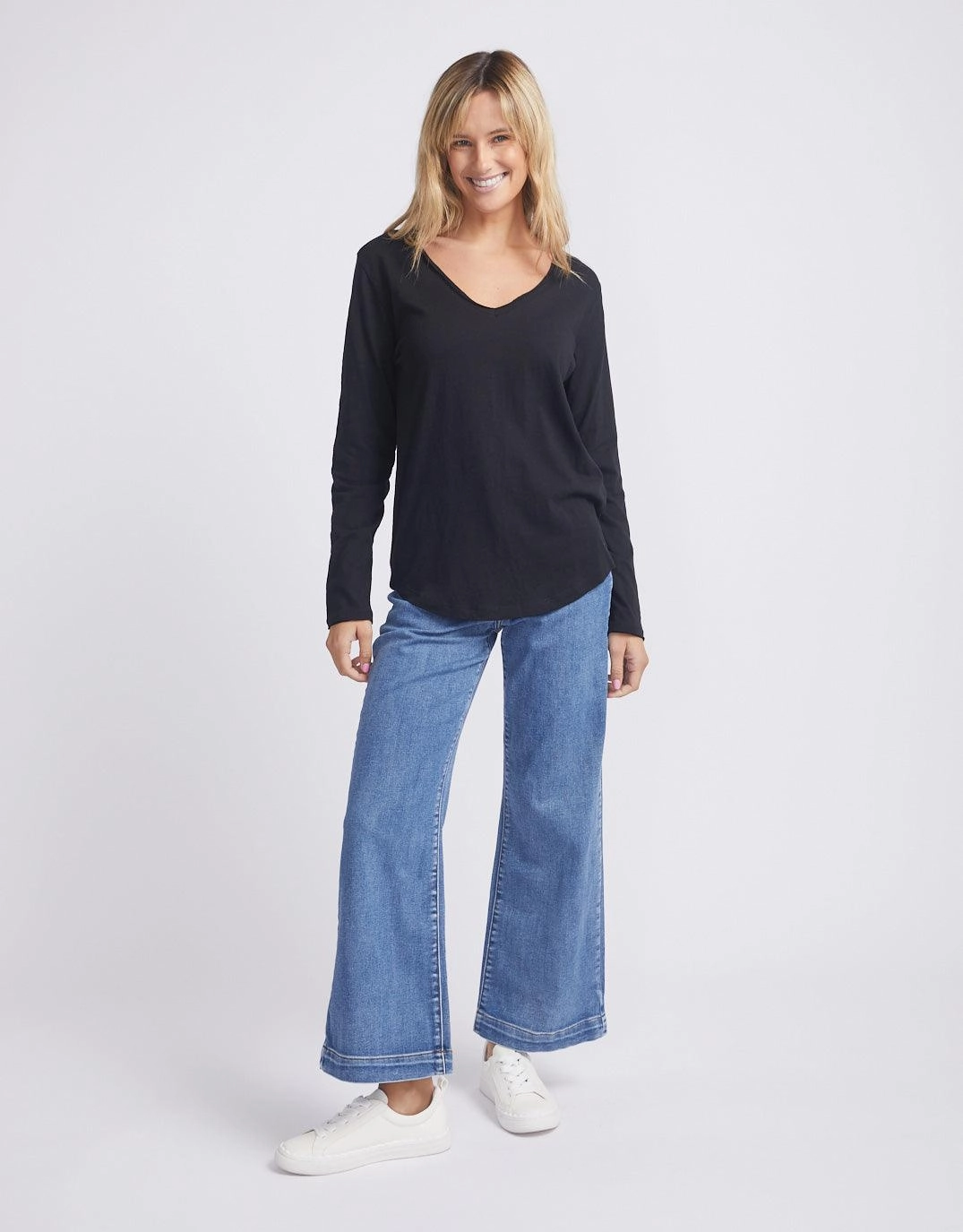 Soft & Smooth Luxury clothing Original V-Neck Long Sleeve T-Shirt - Black