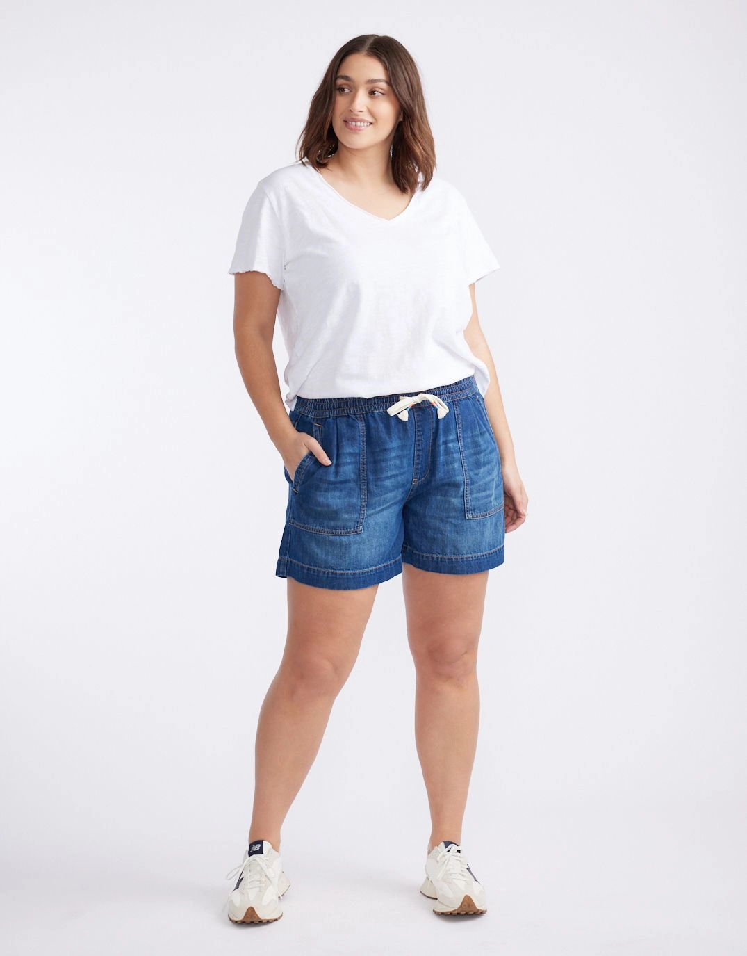 Original V Neck T-Shirt - White Fun and Comfortable Geometric Pattern