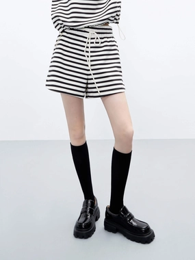 Stain Release Finish Drawstring Waist Loose Shorts