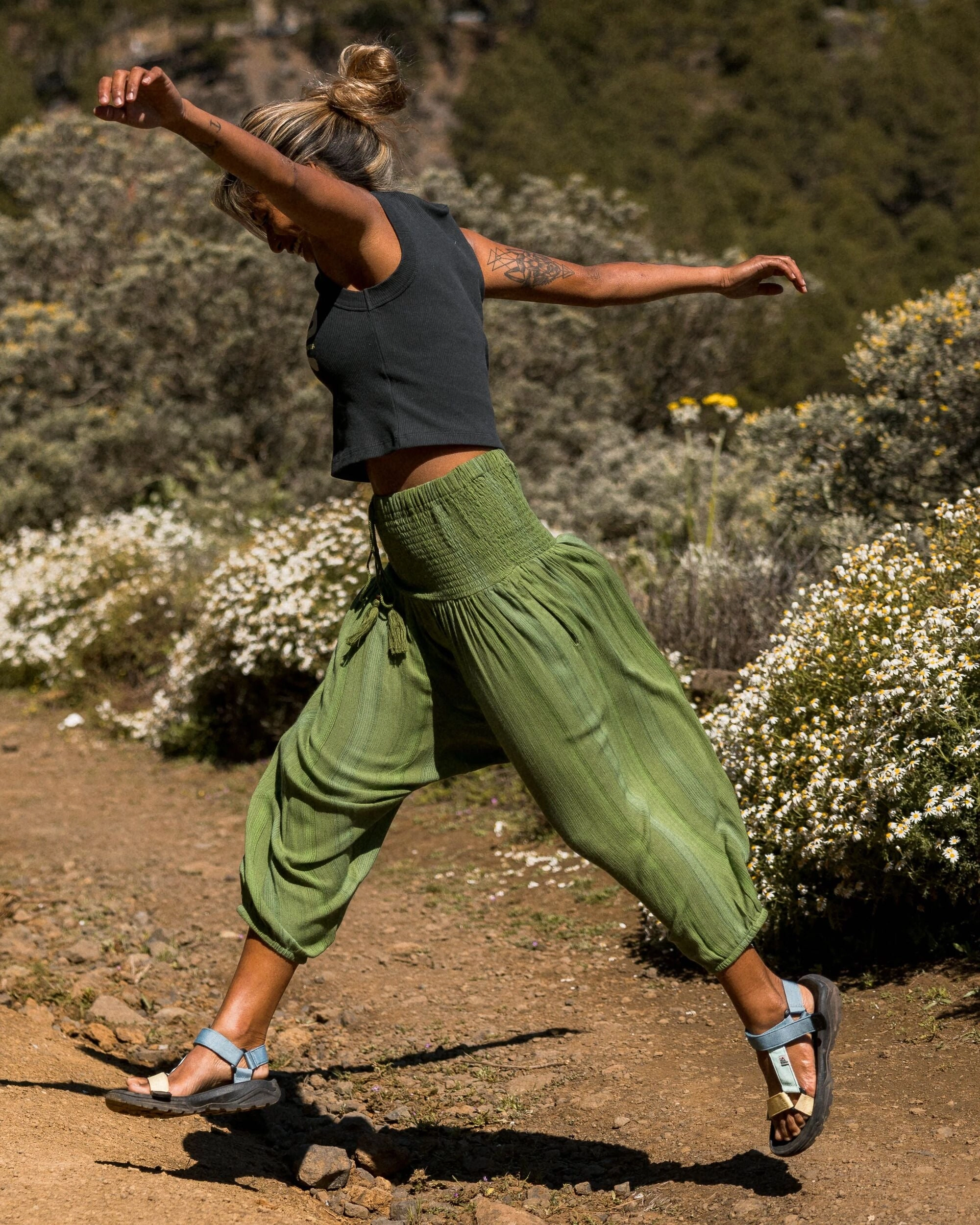 Tapered leg windproof Daylily Loose Trouser - Stem Green Stripe