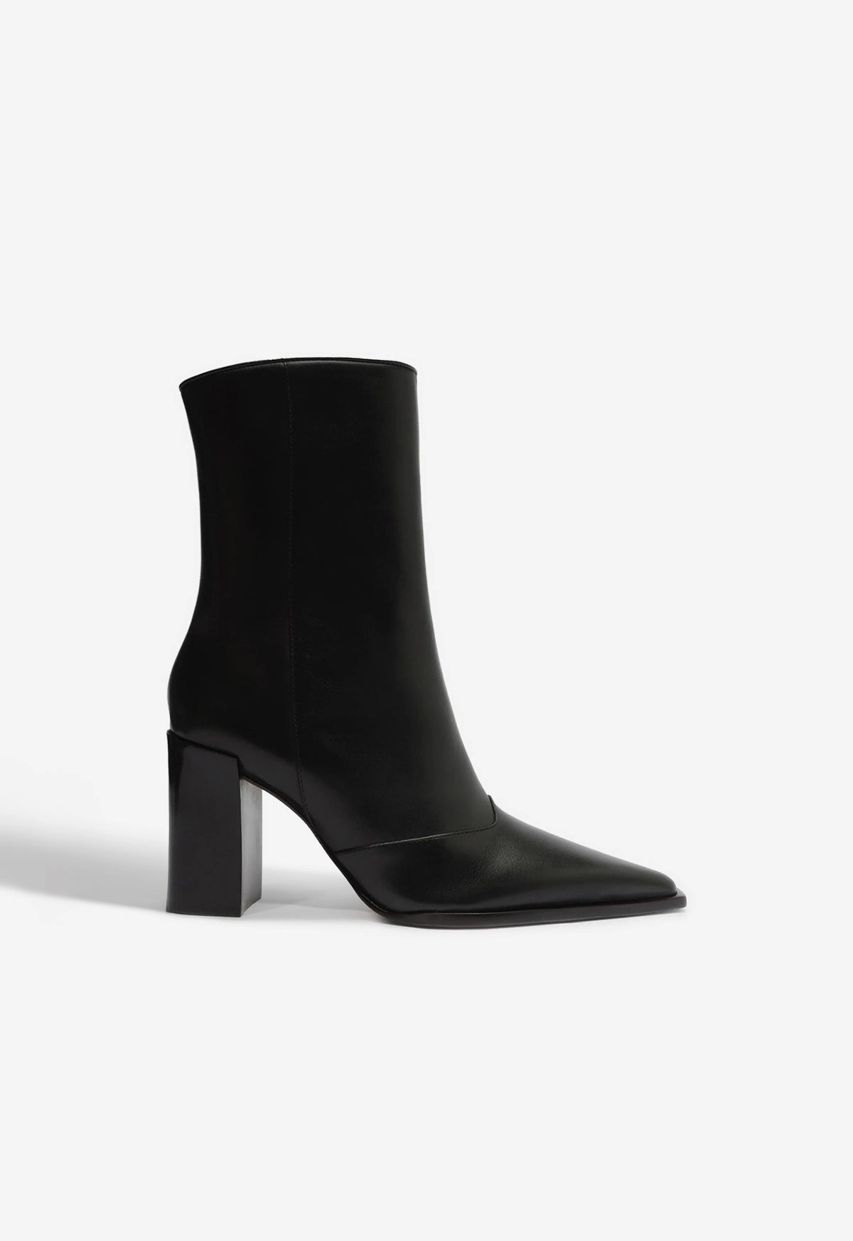 Raffaela  Leather Bootie Outdoor Explorer Comfort Lining Stylish Explorer