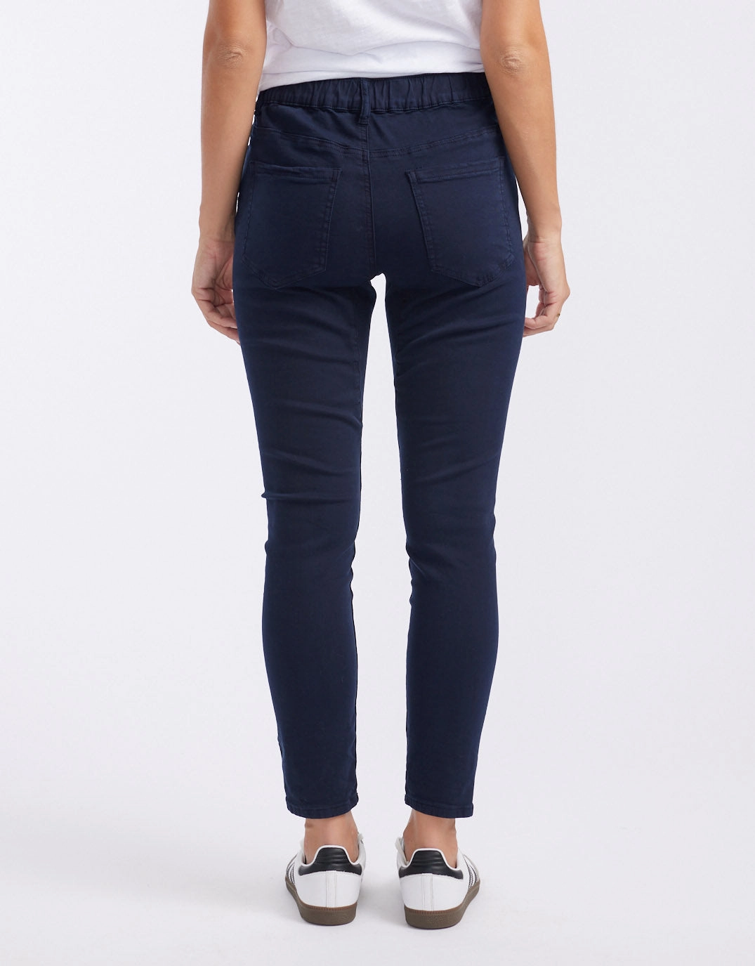 Emma Stretch Jean - Navy Casual Morning Stroll