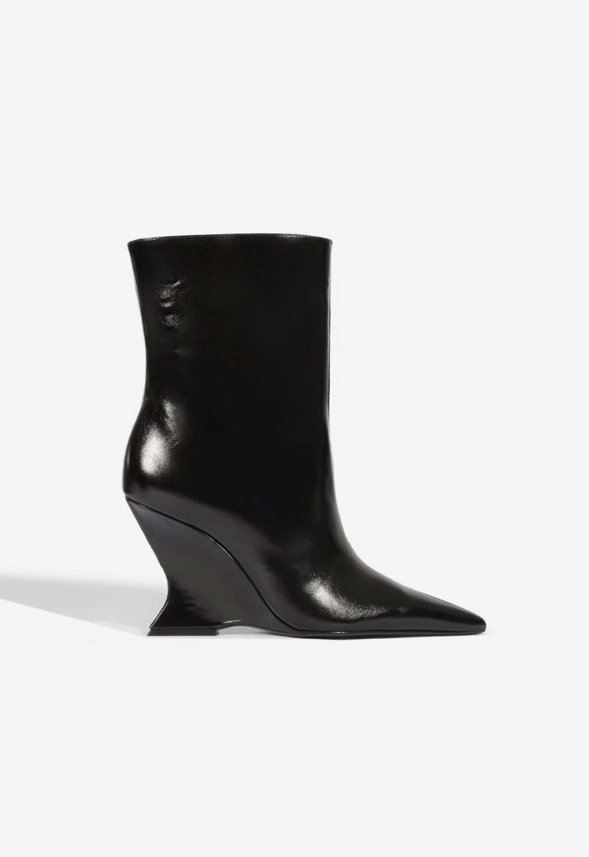 Rugged Built Mountain Climber London Edge Siena Leather Bootie