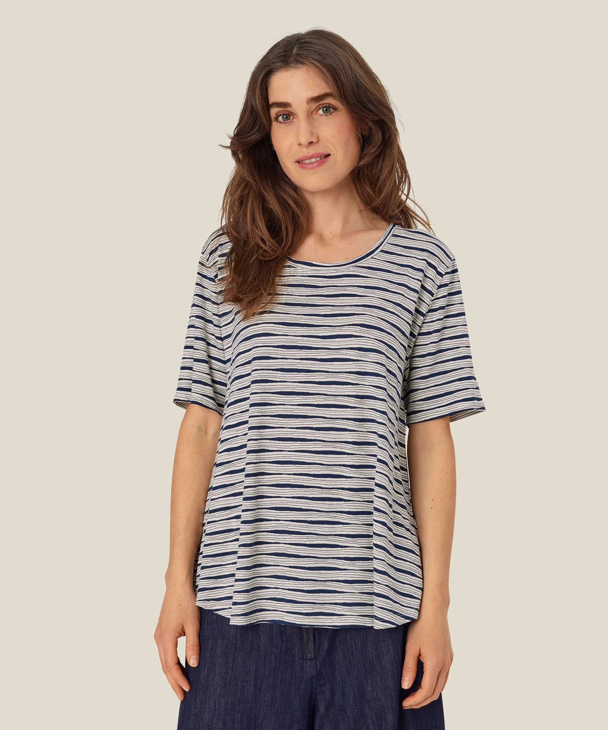 1010806 MaBadusa Top - Mood Indigo MoistureWicking Technology
