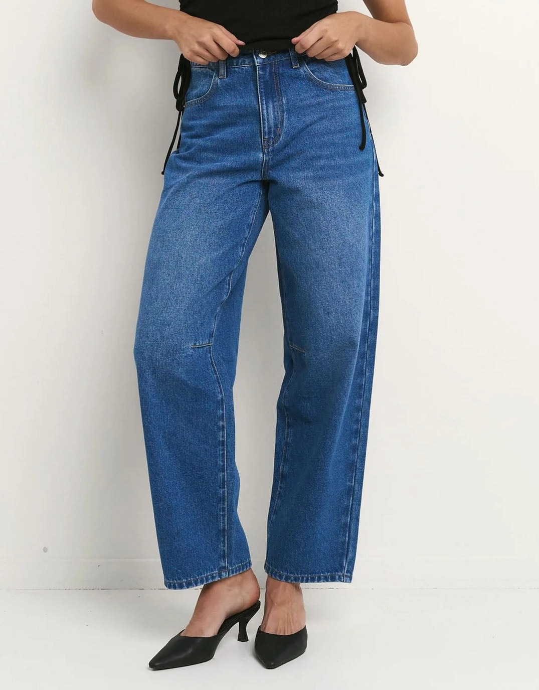 Travel Essential Berlin Barrel Leg Jean - Mid Blue