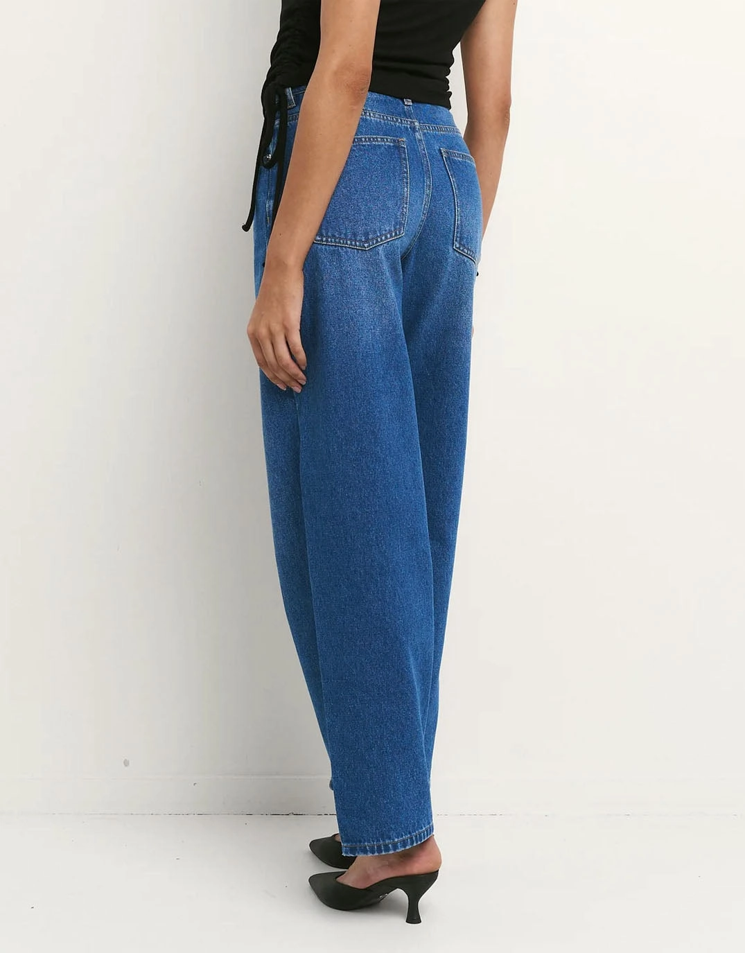 Lightweight Material Work Ready Lightweight Textured Berlin Barrel Leg Jean - Mid Blue