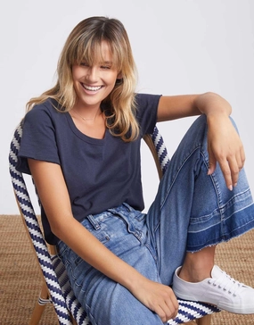 Low carbon footprint Cozy Essentials Original Round Neck T-Shirt - Navy