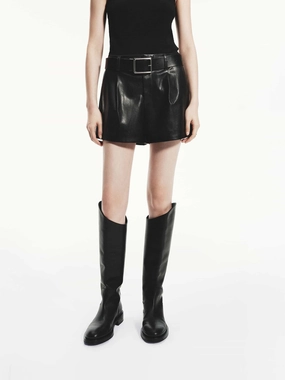 Non Binding Leg Openings graduation season PU Leather Pleated Shorts