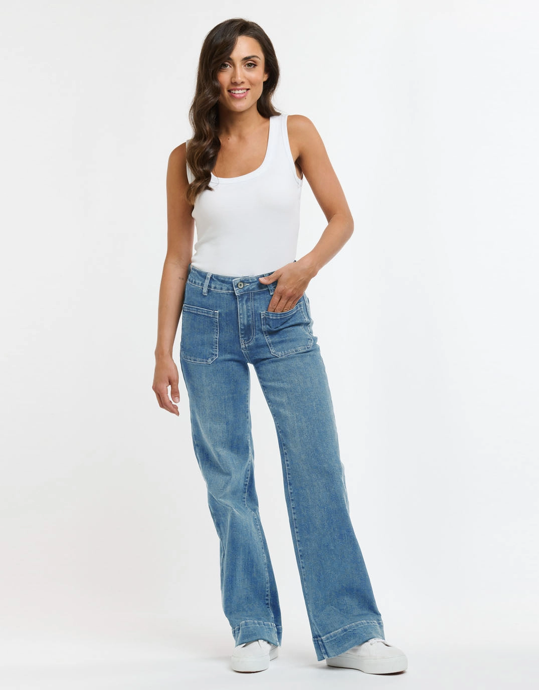 Bobbi Denim Jeans - Light Denim Artist Vibe Travel Outfit