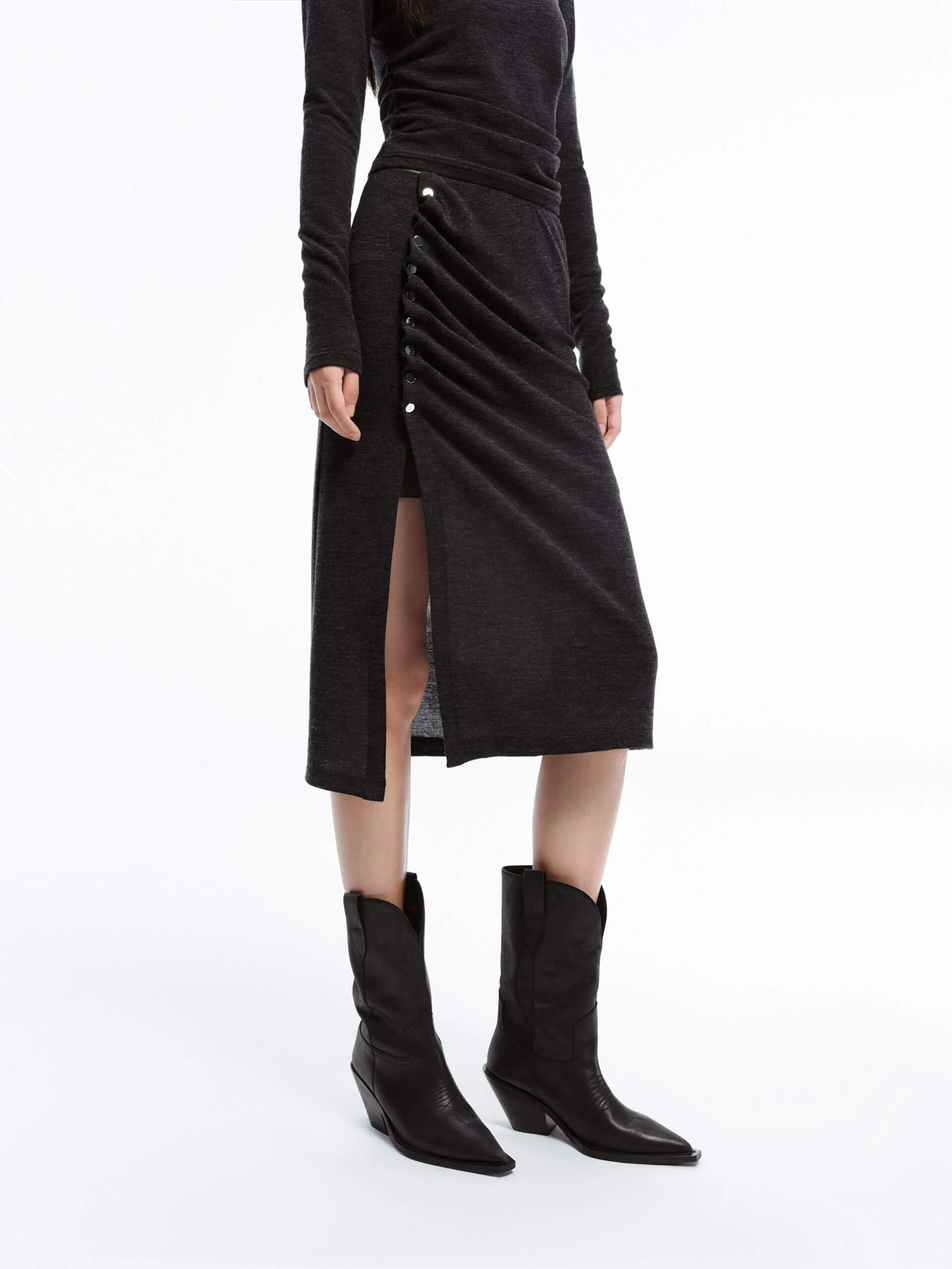 Side Slit Pleated Skirt Outdoor Outfit