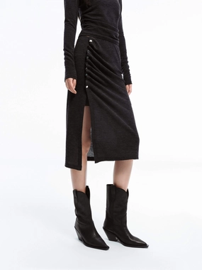 Side Slit Pleated Skirt Outdoor Outfit