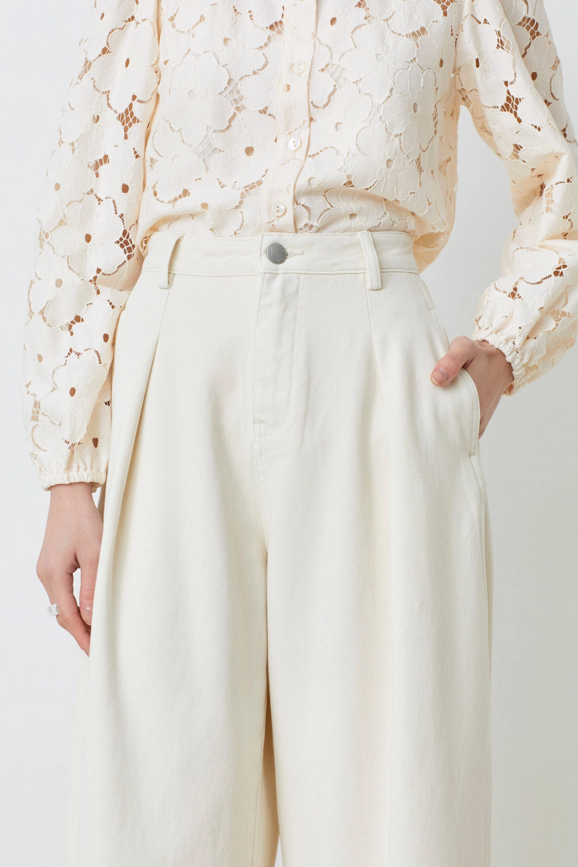 Soft Lines Seamless Waist Technology SUNCOO Rim Trousers in Off White