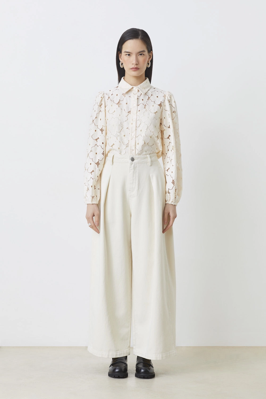 stain resistant coating Flexible Knee Articulation SUNCOO Rim Trousers in Off White