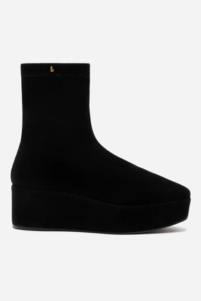 Insulated Adventure Journey Adjustable lacing Dani Flatform Boot In Black Suede