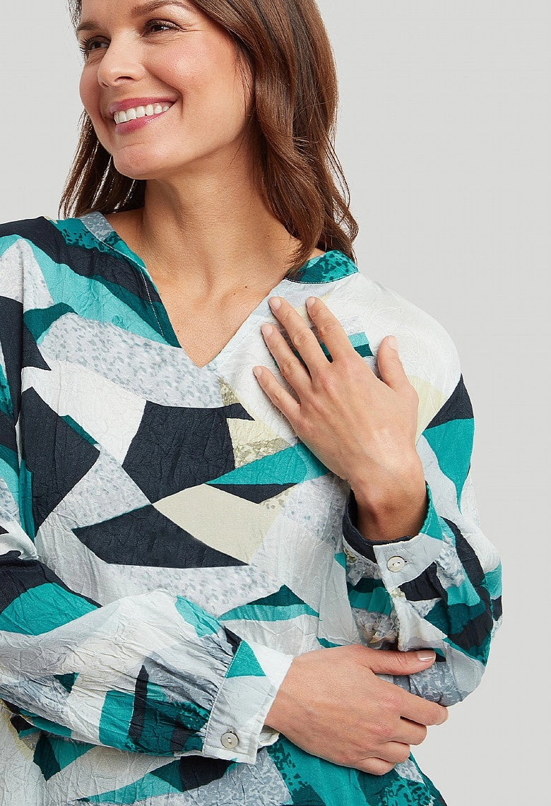 Lindsy Top Sultra Print ?C Blue Mix Reinforced Neckline Wicking Inner Lining