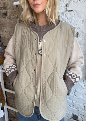 anti static coating UltraQuietMaterial Aokyanos Venice Sherpa Gilet in Beige
