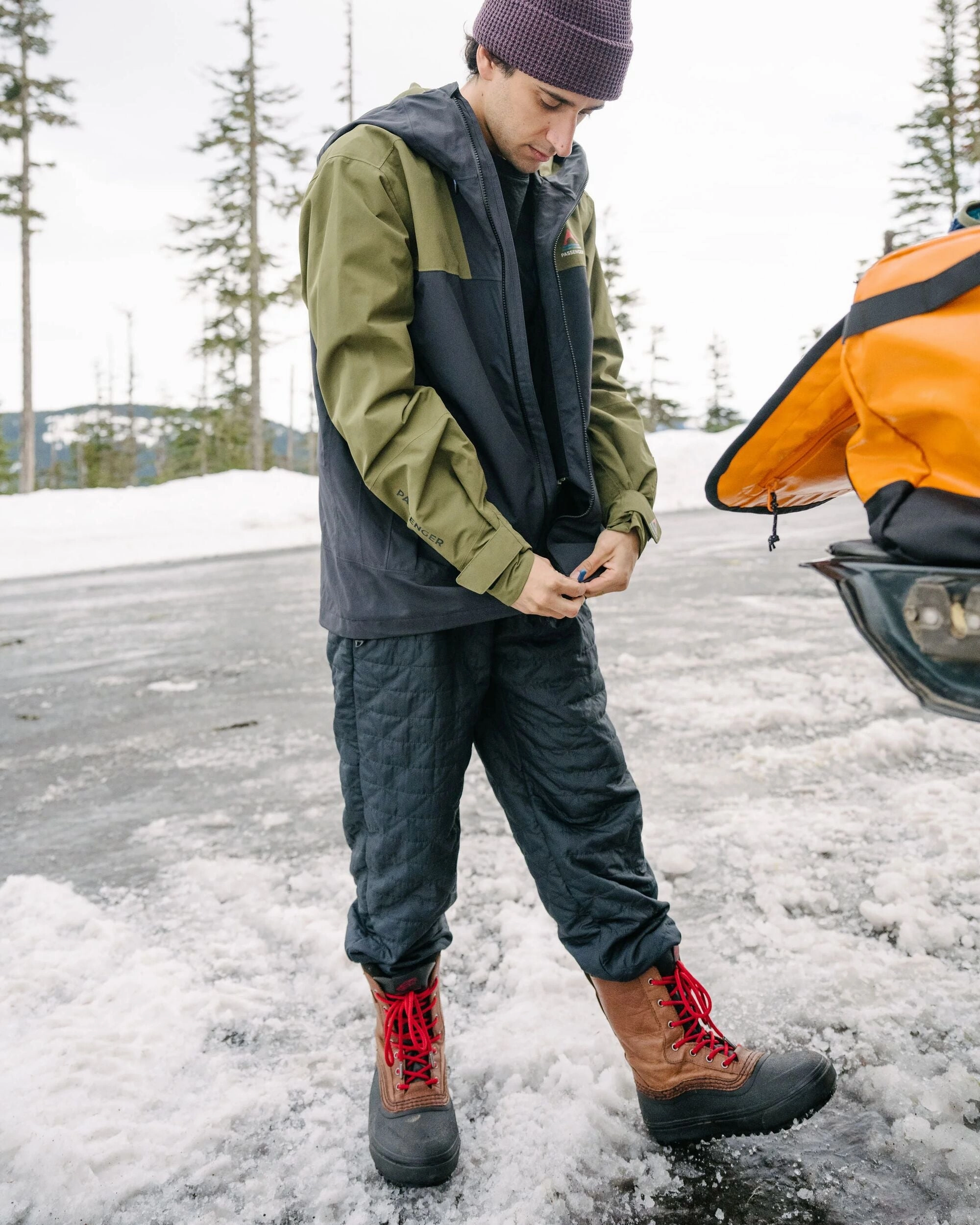 Timberline Recycled Quilted Jogger - Black Casual Fit Design
