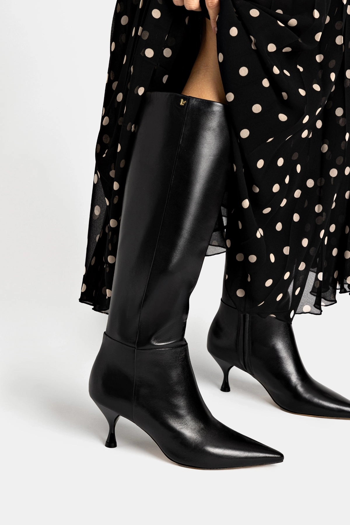 Enhanced grip Kate Mid Boot In Black Leather