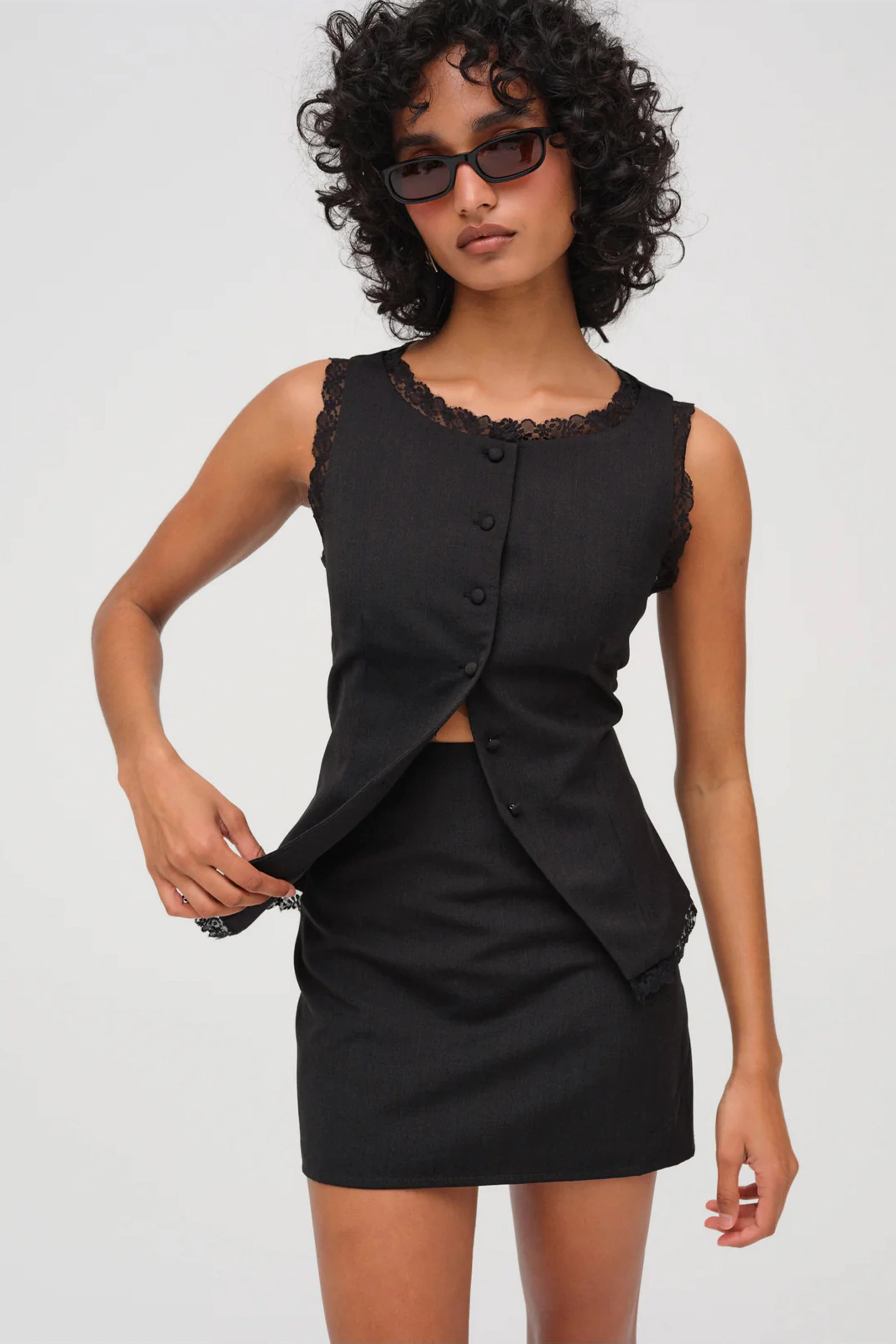Timeless Vibe FOR LOVE & LEMONS | Shawna Vest - Black