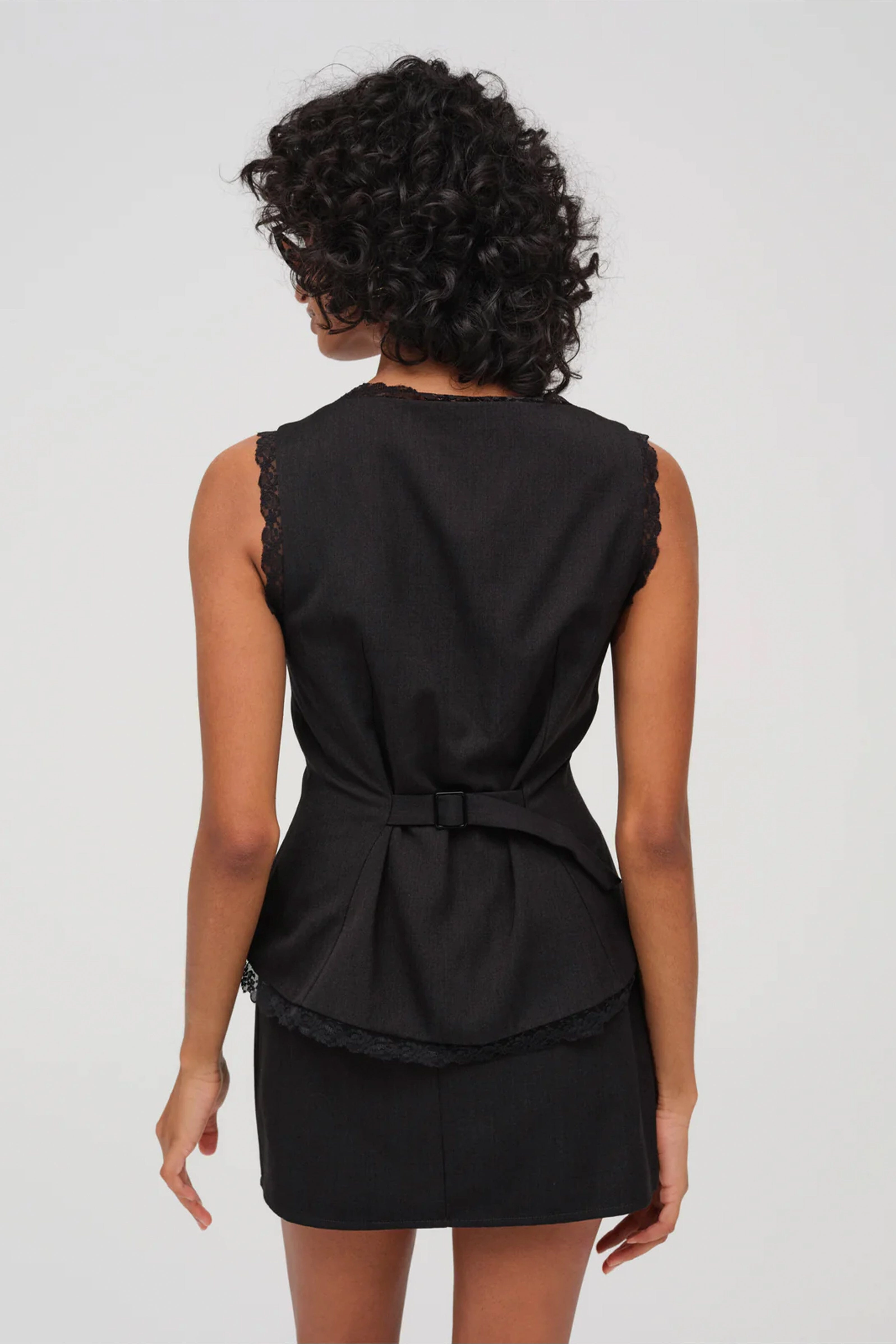 Modern Comfort FOR LOVE & LEMONS | Shawna Vest - Black
