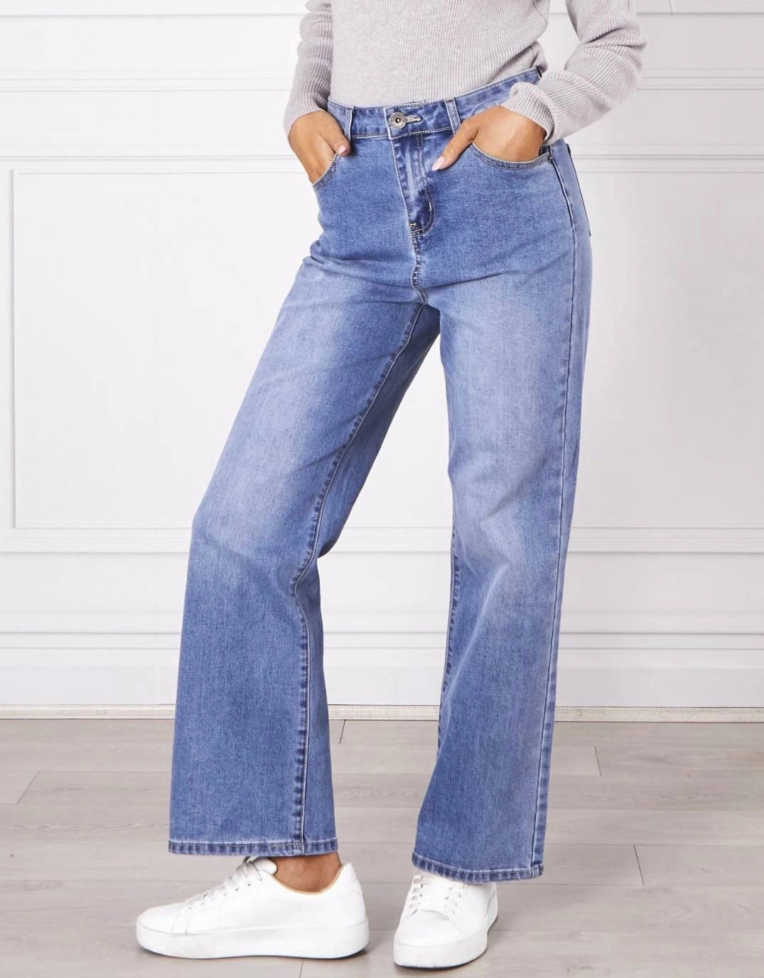 Anytime Look Minimalist Styling Demi Straight Leg Jeans - Blue