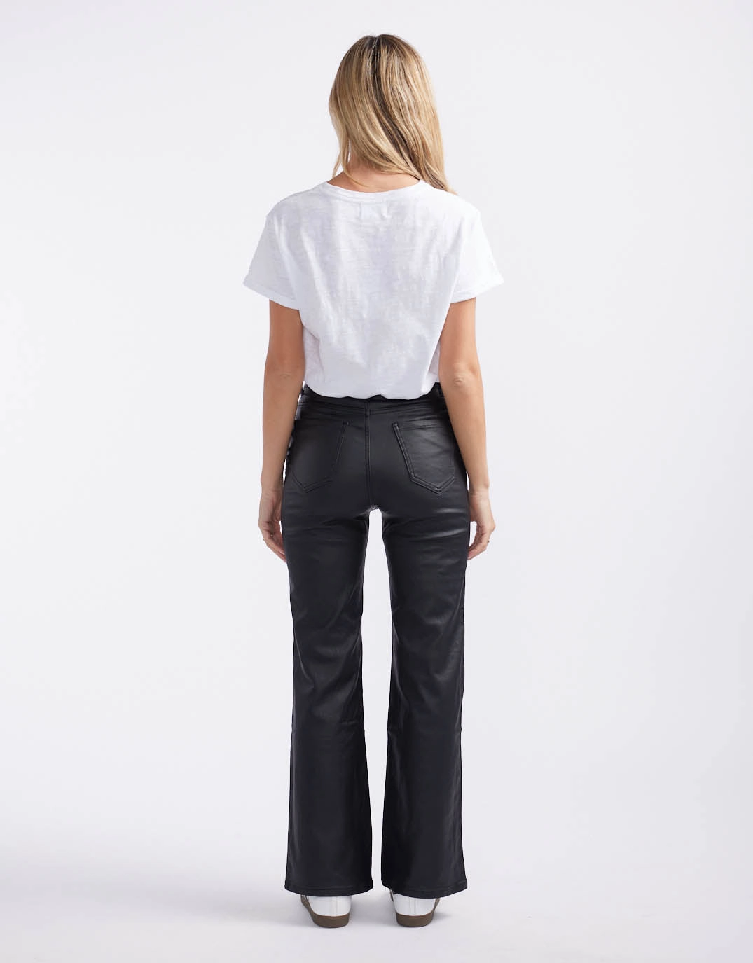 Shirley Jeans - Black Coated Work Meeting Trendy Modern Minimalist Lightweight Urban Explorer