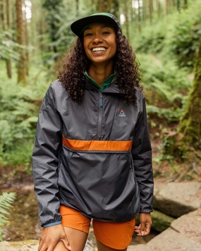 Viento Recycled Windshell Anorak - Charcoal Versatile Layering Options