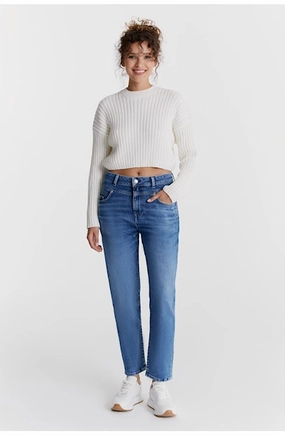 Modern Comfort Curved Waistline Victoria - Boyfriend Jean - Medium Blue - L30
