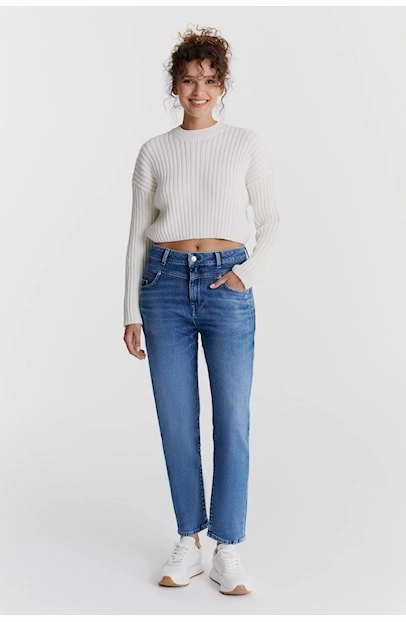 Modern Comfort Curved Waistline Victoria - Boyfriend Jean - Medium Blue - L30