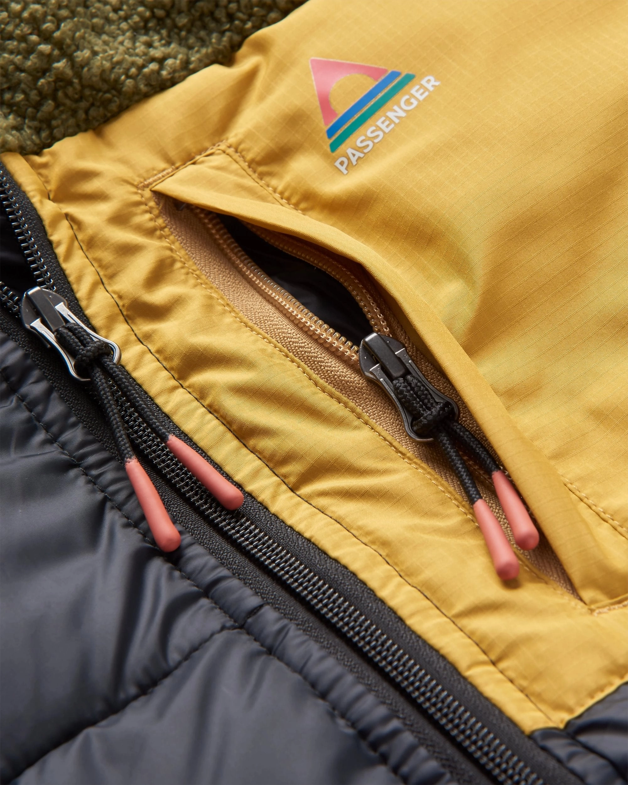 Hypoallergenic fabric AntiStaticLayer Journey Recycled Insulated Jacket - Black/Khaki