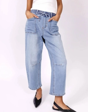 Spring Mood Party Look Classic Traveler Gear Smart Casual Leo Barrel Jeans - Light Denim