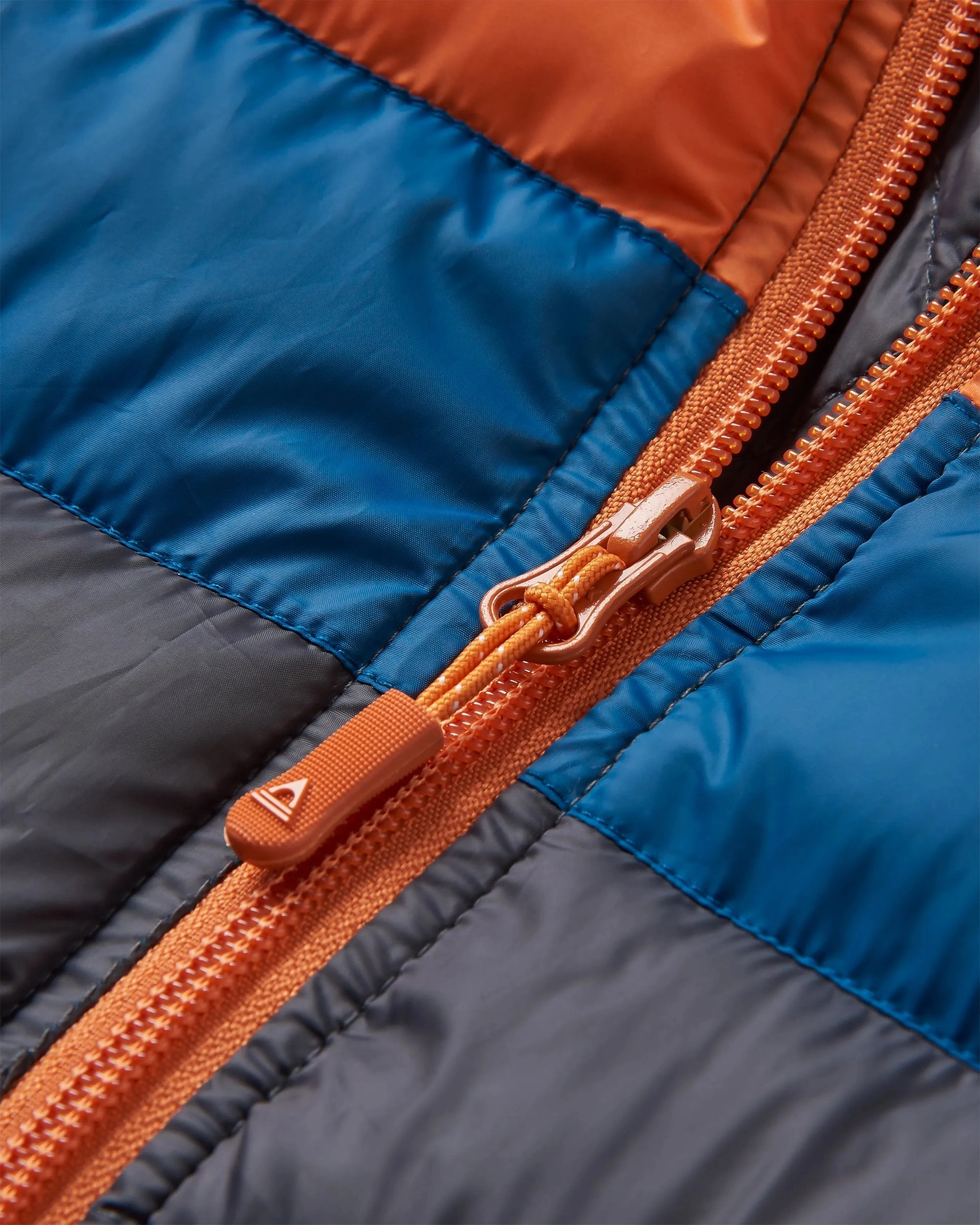 Pow 2.0 Insulated Jacket - Charcoal Quick Pull Zipper
