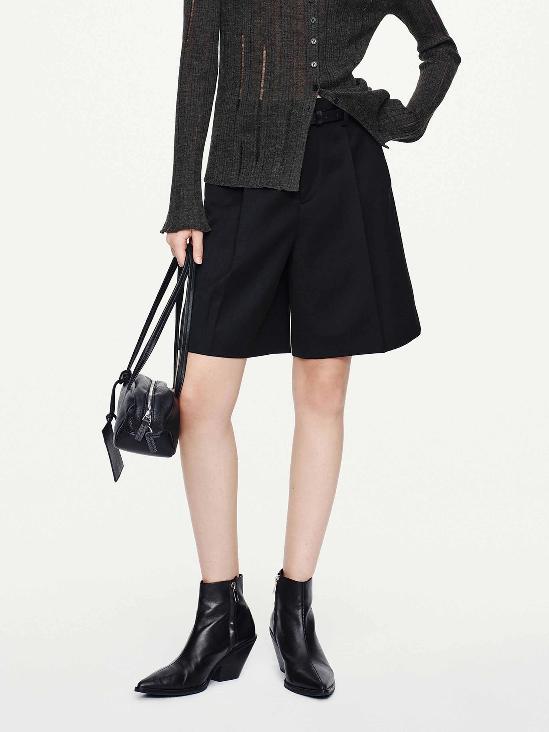 With Belt Pleated Shorts Temperature Regulating Blend