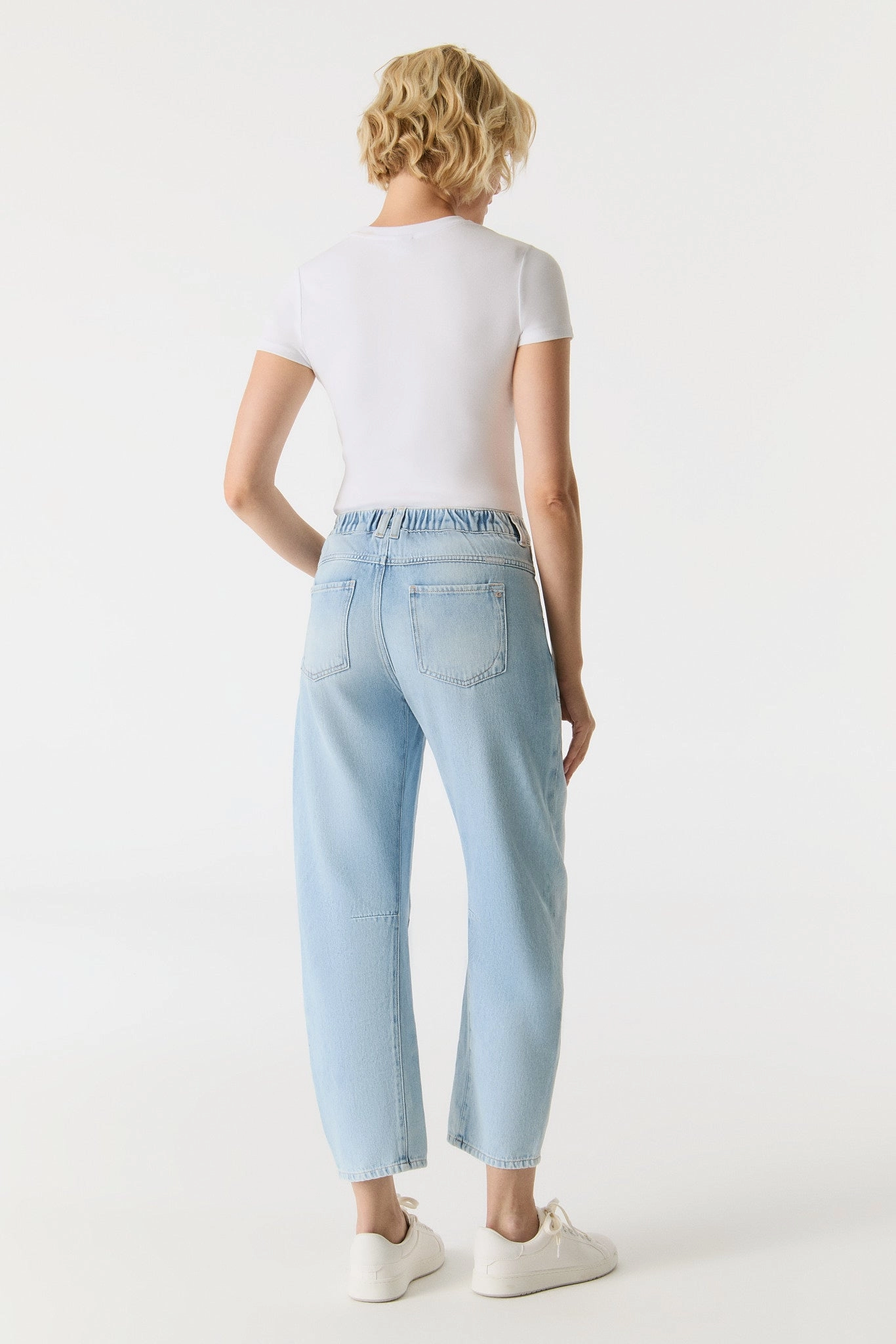Feminine Cut Selena Mid Waist Arch Jean - Light Blue  L01